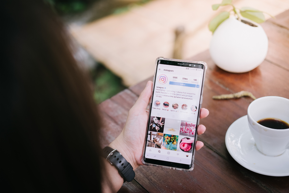 wws-social-media - Wholesale Suite A person holding a smartphone and browsing the Instagram profile page