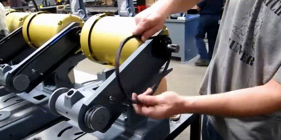 0whnhzue - Wholesale Suite Person adjusting the belt on an industrial belt sander machine
