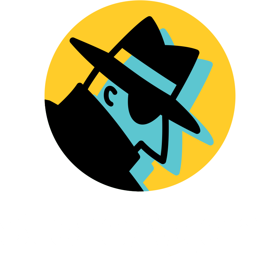 Logo StoreAgent: detective stilizzato con un cappello all'interno di un cerchio giallo, con un testo sbiadito 'StoreAgent' sotto