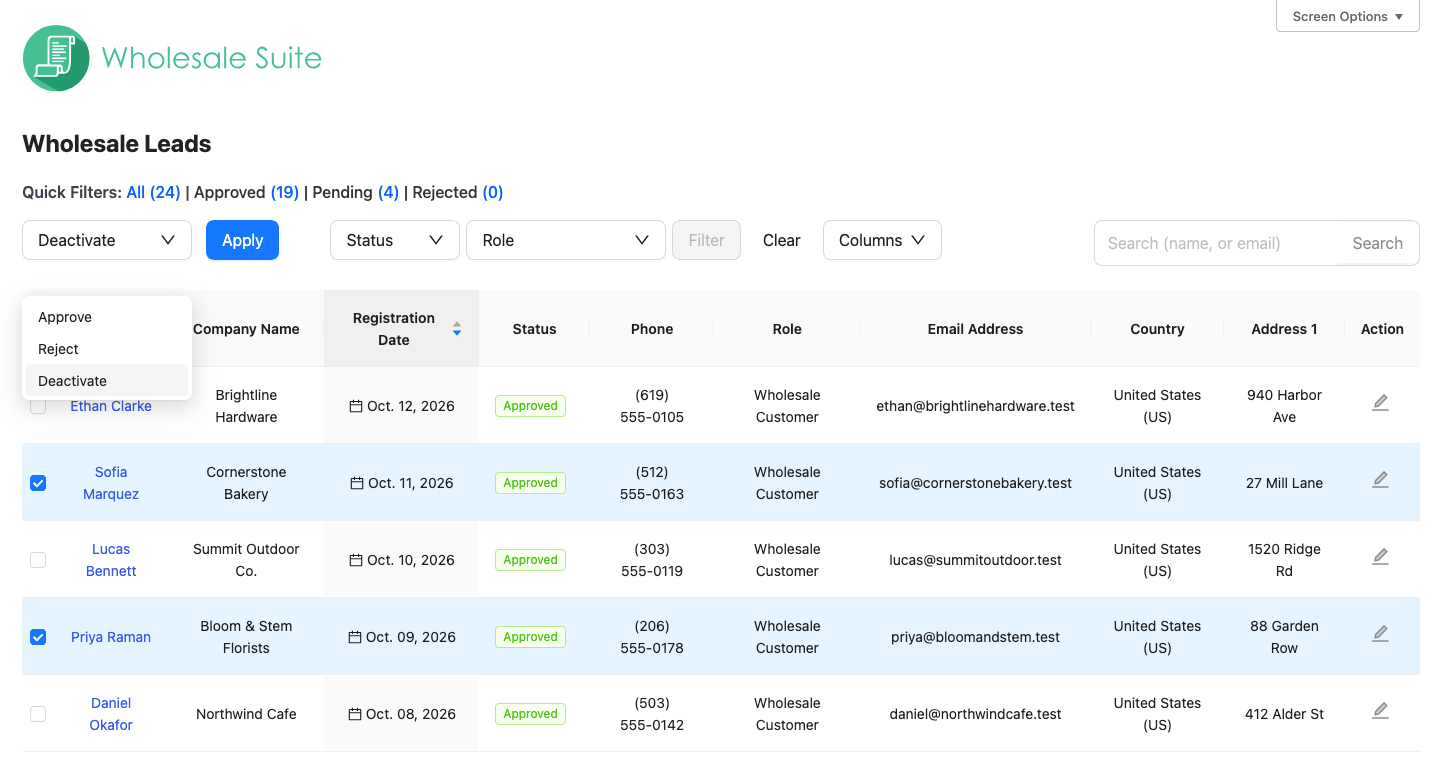 wholesale-suite-leads-bulk-actions-deactivate-demo - Wholesale Suite La page des prospects de gros avec deux clients approuvés cochés et Désactiver choisi dans le menu déroulant Actions groupées, à côté du bouton Appliquer