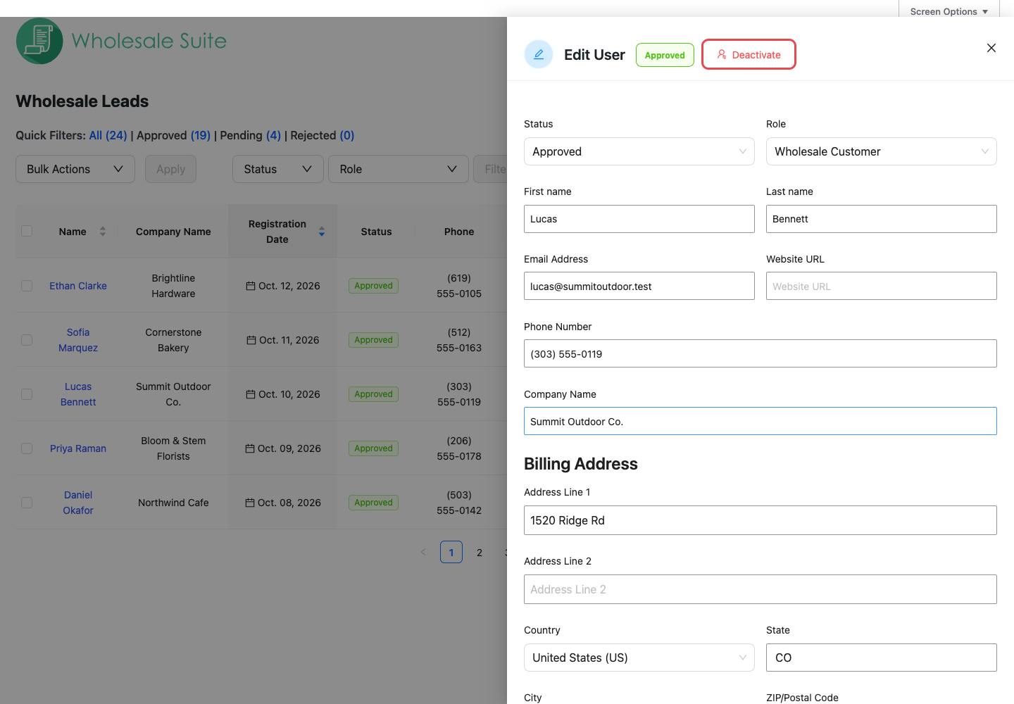 wholesale-suite-leads-edit-user-deactivate-button-demo - Wholesale Suite La page Prospects de gros avec le panneau Modifier l'utilisateur ouvert pour un client de gros approuvé et le bouton Désactiver mis en surbrillance